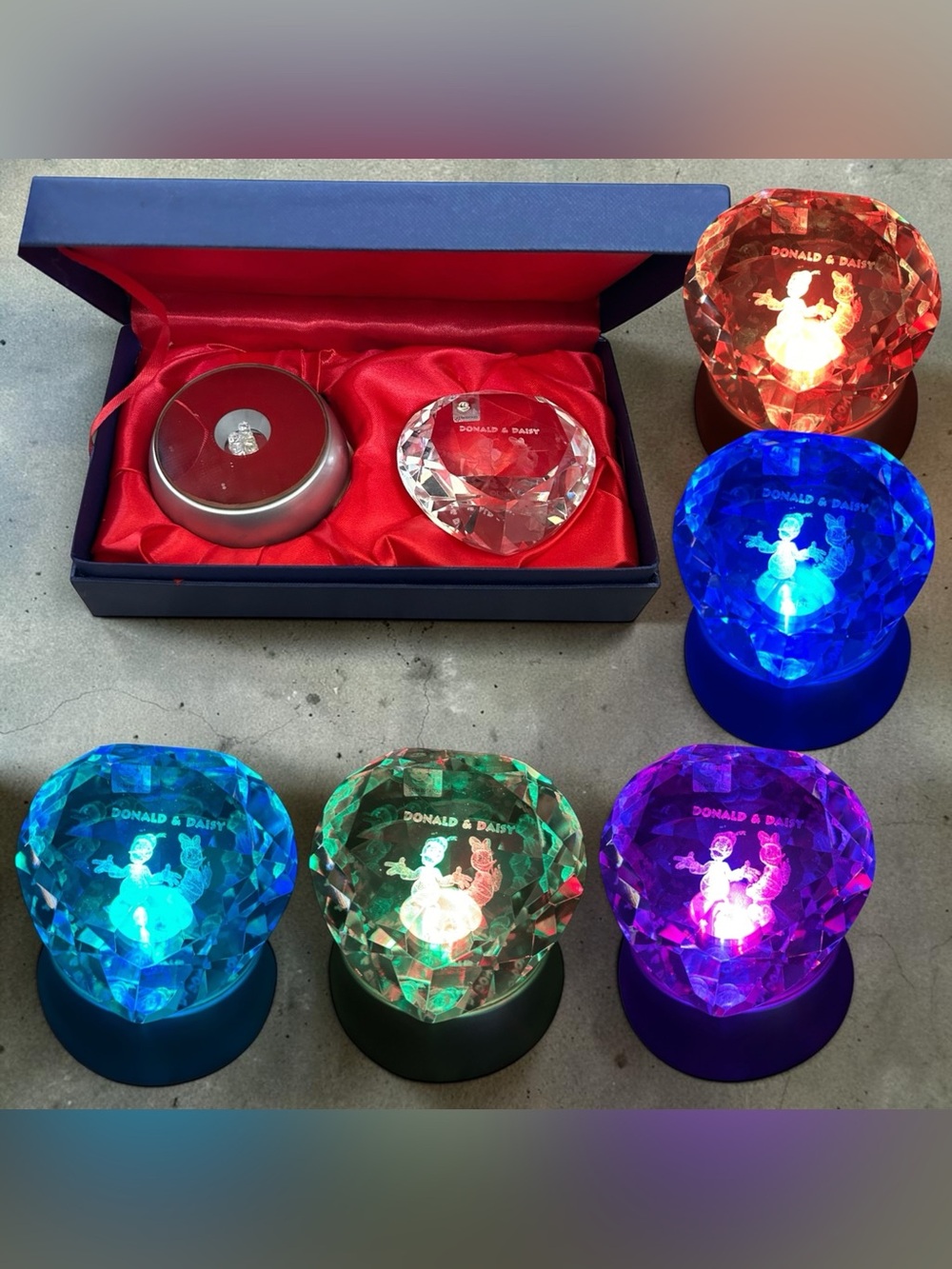 Vintage Tokyo Disneyland Japan Donald & Daisy Crystal Heart LED Light w/ Box